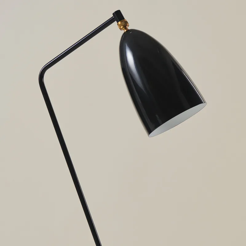 Lampadaire     GRÄSHOPPA Noir brillant           GUBI
